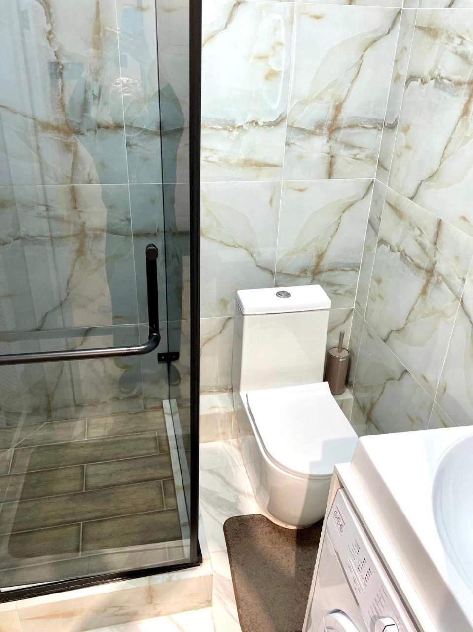 жк 4 Seasons, рядом трц Mega по розыбакиева Apartment Almaty